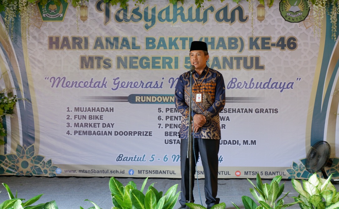 Kepala MTsN 5 Bantul, Faris Mansuri, S.Ag sedang menyampaikan sambutan (6/3/2024)
